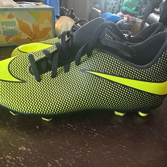 Nike soccer cleats - Picture 1 of 4
